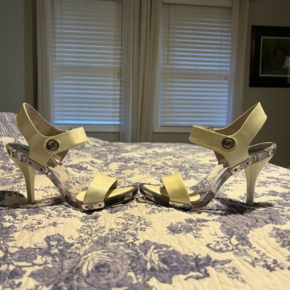 Michael Kors white patent leather clear base - Picture 2 of 8